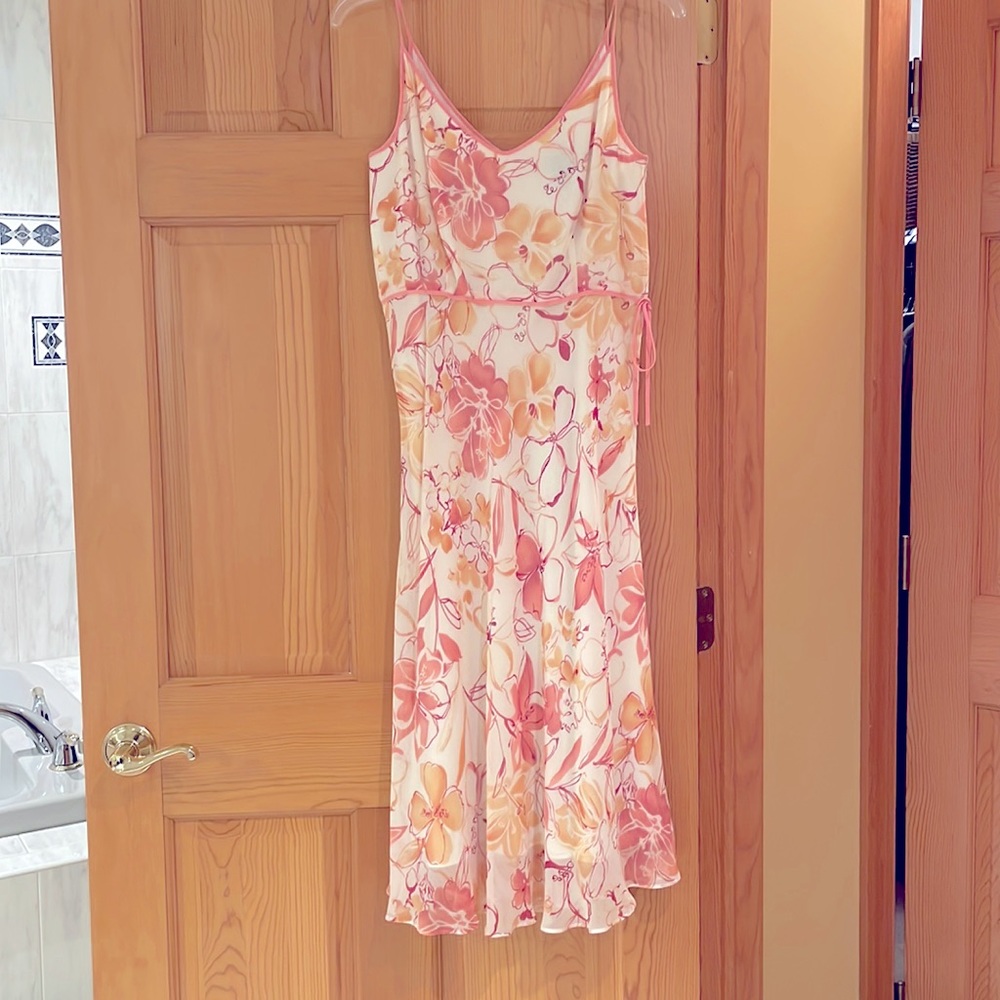 Pretty white floral Ann Taylor dress in 8p